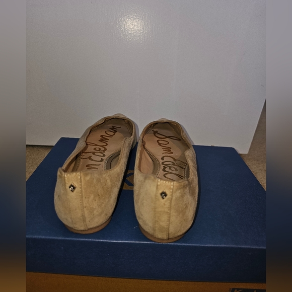 Sam Edelman suede flats beige great condition size 8.5 price is firm - Picture 3 of 4